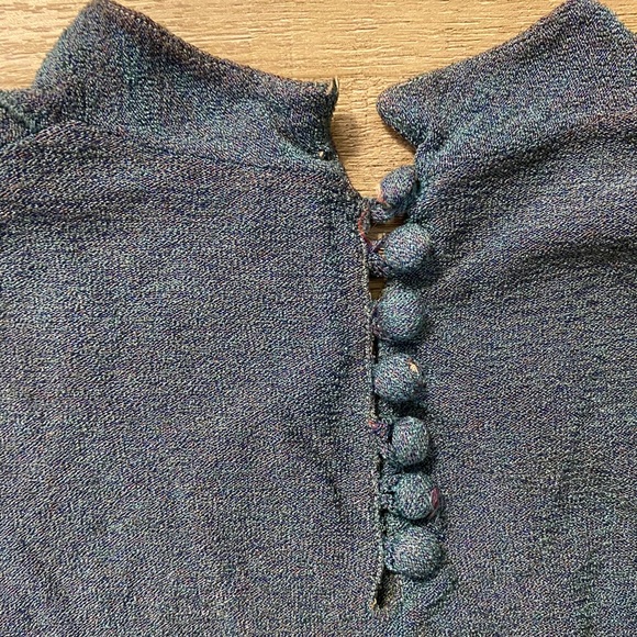 Beautiful Multi-tonal Blouse - Picture 3 of 4